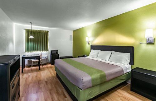 Augusta Hotel | Motel 6-Augusta, KS