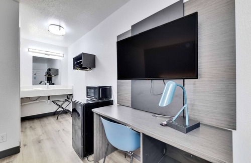 Parker Lane Hotel | Motel 6 Austin, TX - Airport - South