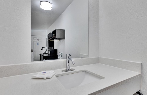 Parker Lane Hotel | Motel 6 Austin, TX - Airport - South