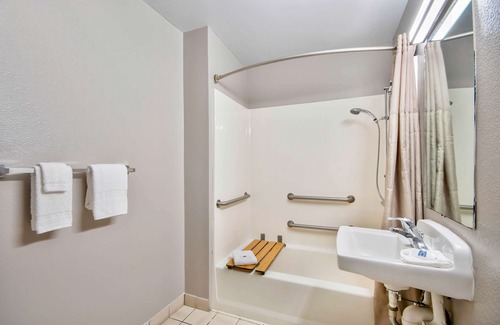 North Lamar Hotel | Motel 6 Austin, TX - North