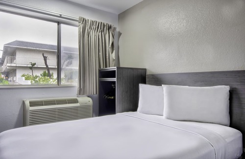 North Lamar Hotel | Motel 6 Austin, TX - North