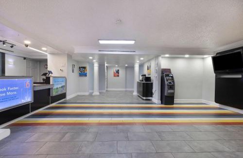 Beaumont Hotel | Motel 6-Beaumont, TX