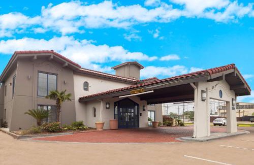 Beaumont Hotel | Motel 6-Beaumont, TX