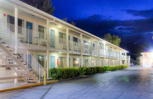 Bishop Hotel | Motel 6-Bishop, CA