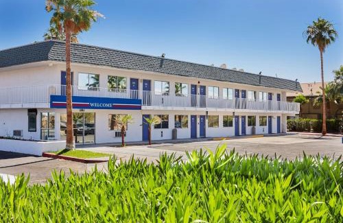 Blythe Hotel | Motel 6-Blythe, CA