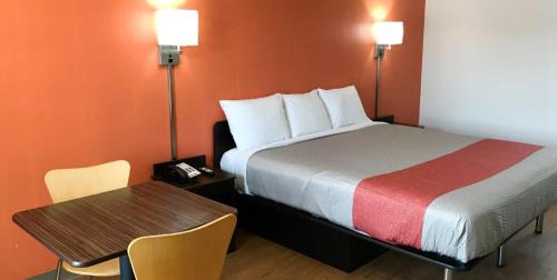 Bryan Hotel | Motel 6-Bryan, TX - University Area