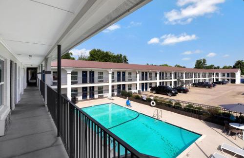 Bryan Hotel | Motel 6-Bryan, TX - University Area