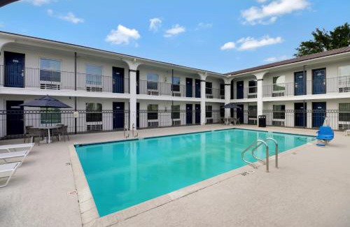 Bryan Hotel | Motel 6-Bryan, TX - University Area