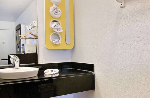 Carlsbad Hotel | Motel 6 Carlsbad, NM