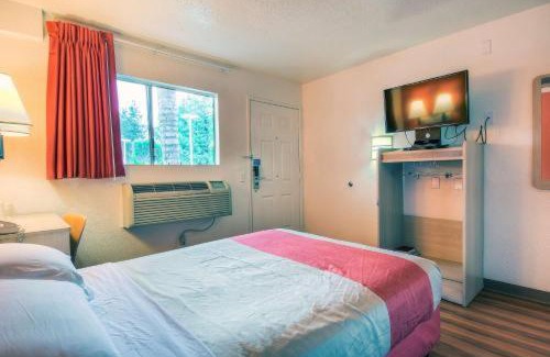 Chino Hotel | Motel 6-Chino, CA - Los Angeles Area