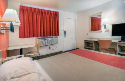 Chino Hotel | Motel 6-Chino, CA - Los Angeles Area