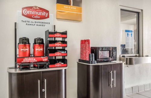 College Station Hotel | Motel 6 College Station, TX - Bryan