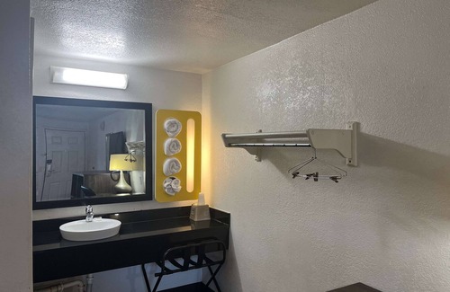 Cross Lanes Hotel | Motel 6 Cross Lanes, WV - Goff Mountain Rd
