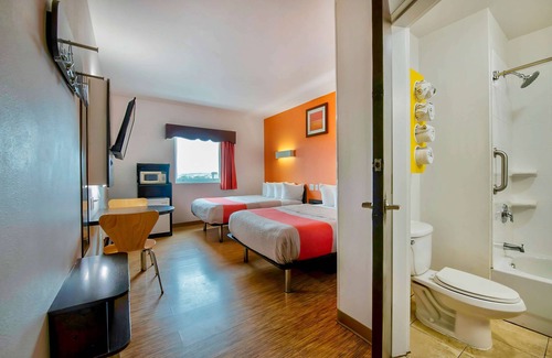 Eagle Pass Hotel | Motel 6 Eagle Pass, TX - Lakeside