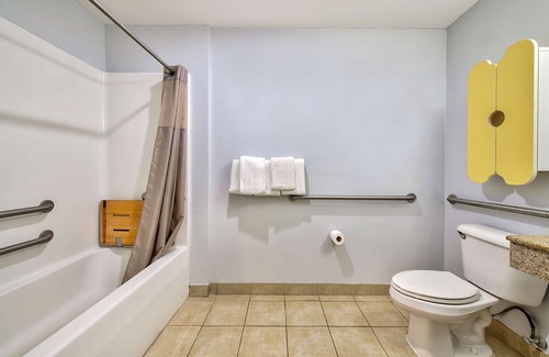 Eagle Pass Hotel | Motel 6 Eagle Pass, TX - Lakeside