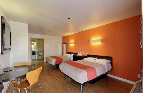 Edinburg Hotel | Motel 6-Edinburg, TX