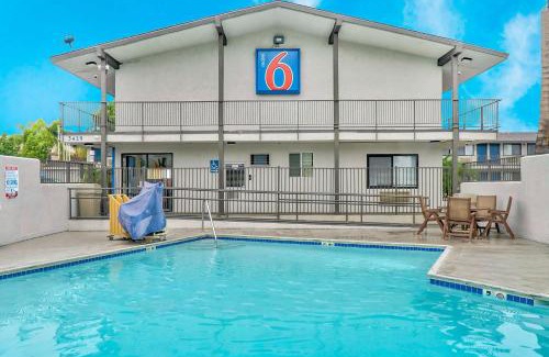 El Monte Hotel | Motel 6-El Monte, CA - Los Angeles