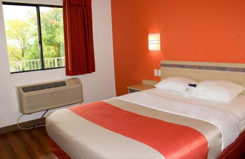 Enfield Hotel | Motel 6-Enfield, CT - Hartford