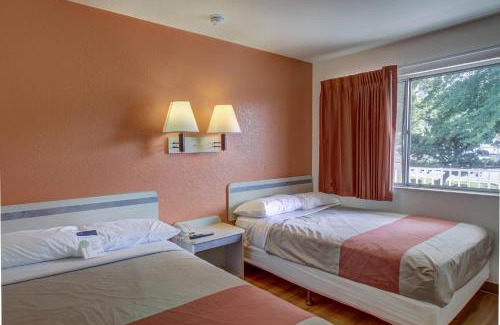 Grants Pass Hotel | Motel 6-Grants Pass, OR