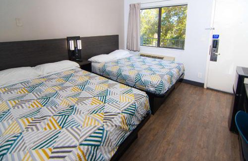 Lantana Hotel | Motel 6-Lantana West Palm Beach, FL