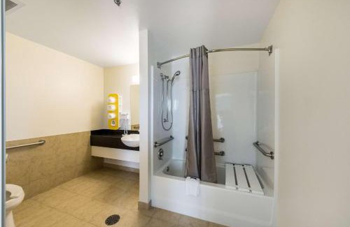 Laredo Hotel | Motel 6-Laredo, TX - Airport
