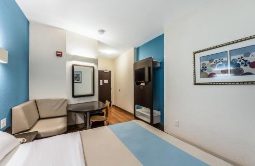 Laredo Hotel | Motel 6-Laredo, TX - Airport