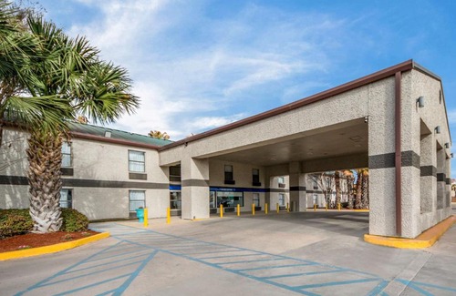 Bonanza Hotel | Motel 6-Laredo, TX - North I-35