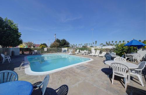 Bonanza Hotel | Motel 6-Laredo, TX - South