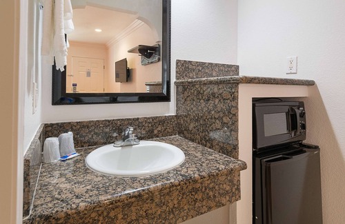 Lomita Hotel | Motel 6 Lomita, CA