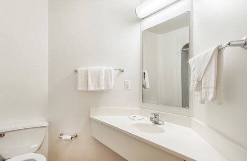 Newport Hotel | Motel 6 Newport, TN