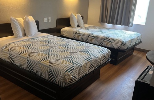 Florida Center Hotel | Motel 6 Orlando, FL - International Dr