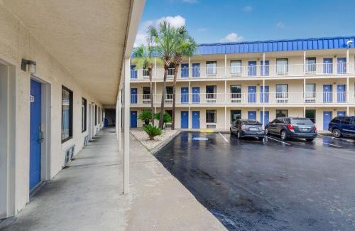 Eden Hotel | Motel 6-Pooler, GA - Savannah Airport