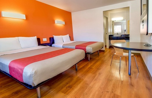 La Sierra Hotel | Motel 6 Riverside, CA - South