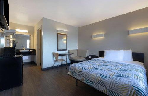 West San Antonio Hotel | Motel 6-San Antonio, TX - West SeaWorld