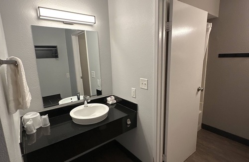 Mission Valley West Hotel | Motel 6 San Diego, CA - Hotel Circle - Mission Valley