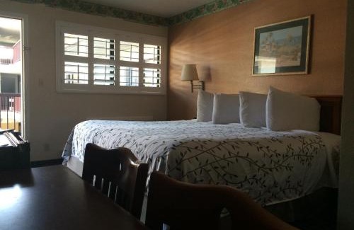 Russian Hill Hotel | Motel 6 San Francisco CA Fisherman"s Wharf