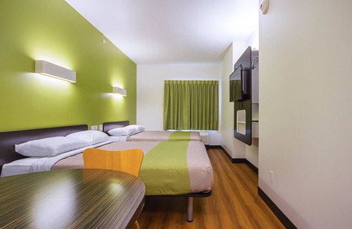 Roseland Hotel | Motel 6 South Bend, IN - Mishawaka