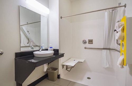 Roseland Hotel | Motel 6 South Bend, IN - Mishawaka