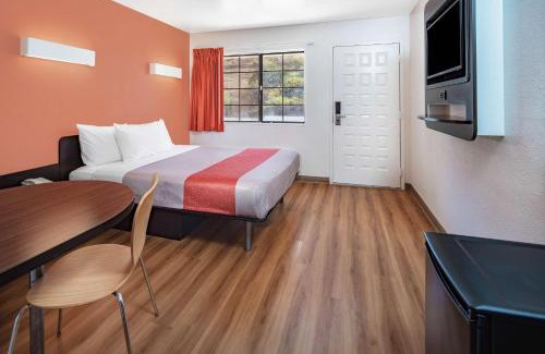Thousand Oaks Hotel | Motel 6-Thousand Oaks, CA