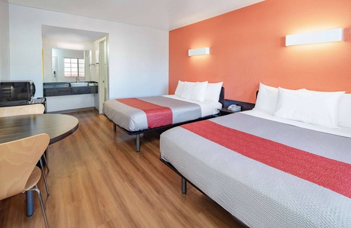 Thousand Oaks Hotel | Motel 6 Thousand Oaks, CA