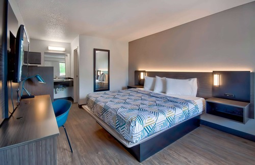 Warren Hotel | Motel 6 Warren, MI - Detroit East