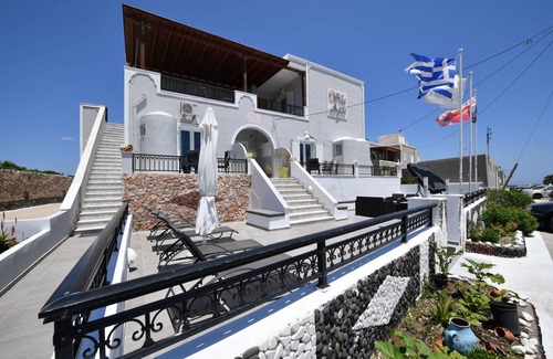 Fira House | Motel ∙ 8 guests