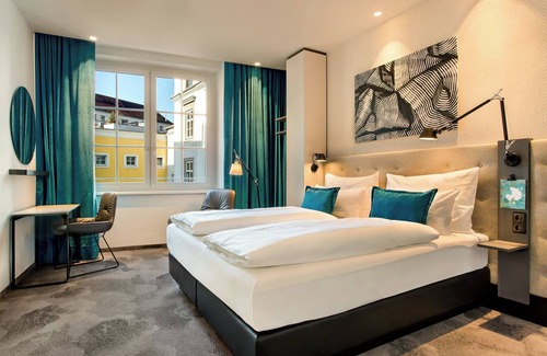 Altstadtviertel Hotel | Motel One Linz - Hauptplatz