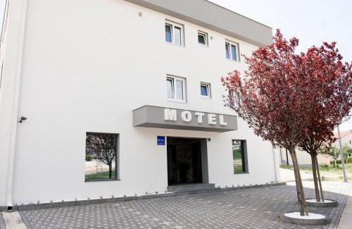 Trn Hotel | Motel PENAVA