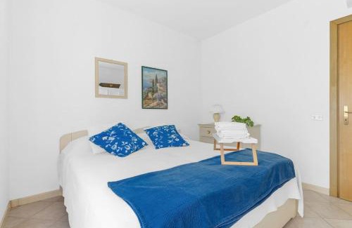 Monte Apartment | Mother of Pearl House with Lake View Pool