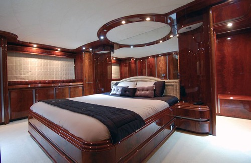 Barceloneta Boat Rental | Motor Yacht Dandy in Barcelona Port Olimpic