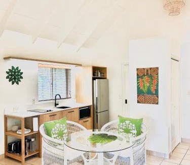 Tapere of Titikaveka Villa | Motu Beachfront Art Villas