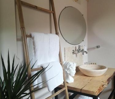 Aubazat Bed & Breakfast | Moulin de Joumard, gîtes, chambres et table d'hôtes de charme , jacuzzi, sauna, piscine et bain nordique Etablissement 4 étoiles