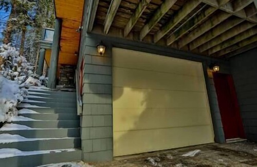 East Kootenay Ski Chalet | Mount Brewer View Point