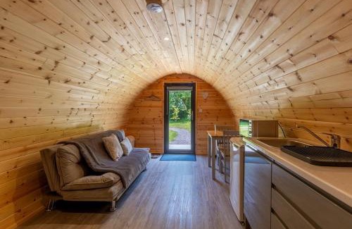 Banteer Other | Mount Hillary Holiday Pods